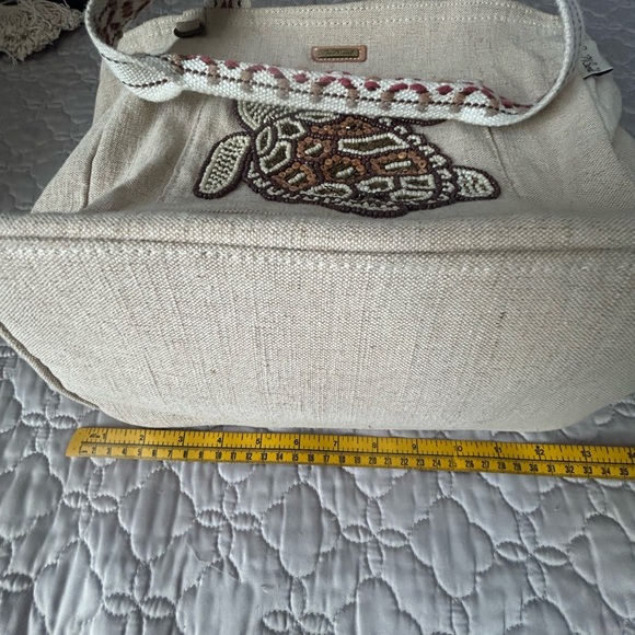 Sun 'N' Sand Turtle Shoulder Tote 
Beige Turtle Embroidered Tote - Picture 12 of 16